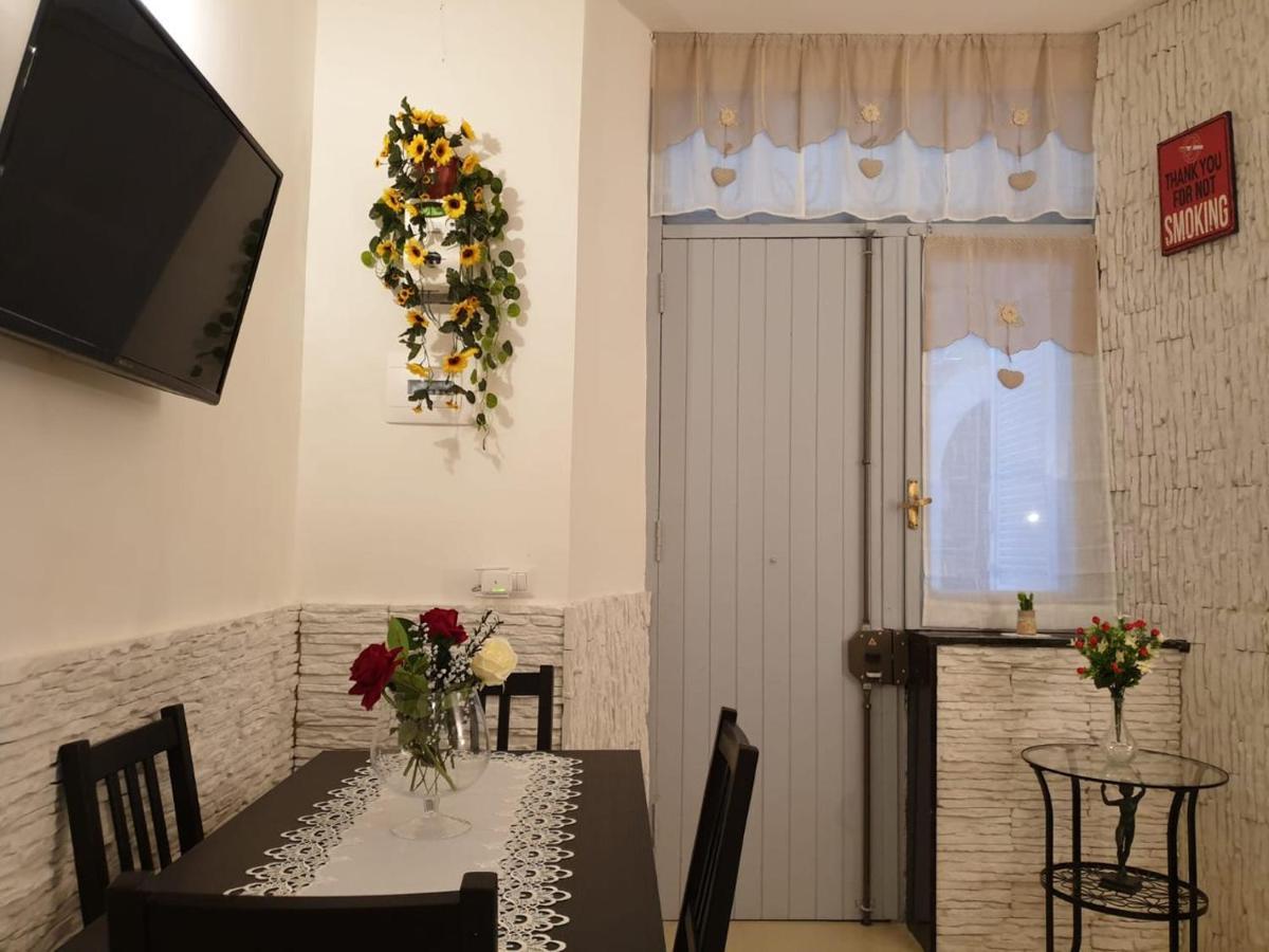 Dream House Apartment เนเปิลส์ ภายนอก รูปภาพ